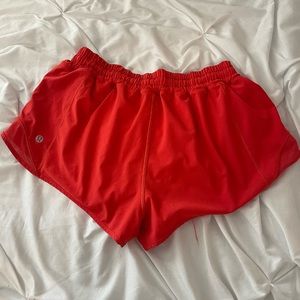 Lululemon 2.5” hotty hots